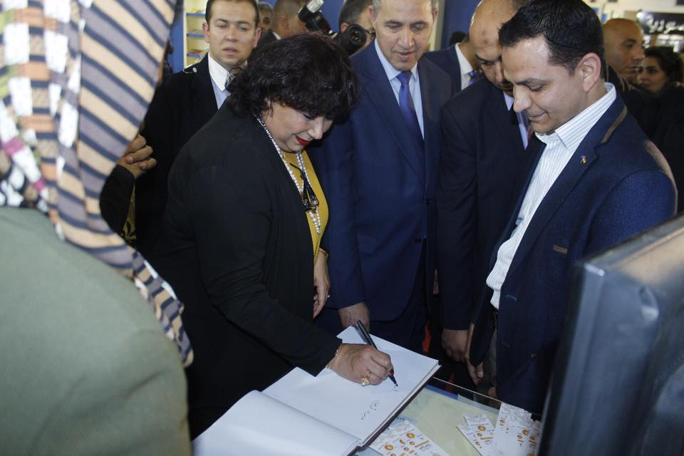وزيرا ثقافة مصر والجزائر يزوران جناح وزارة الشباب بمعرض القاهرة الدولي للكتاب الـ49