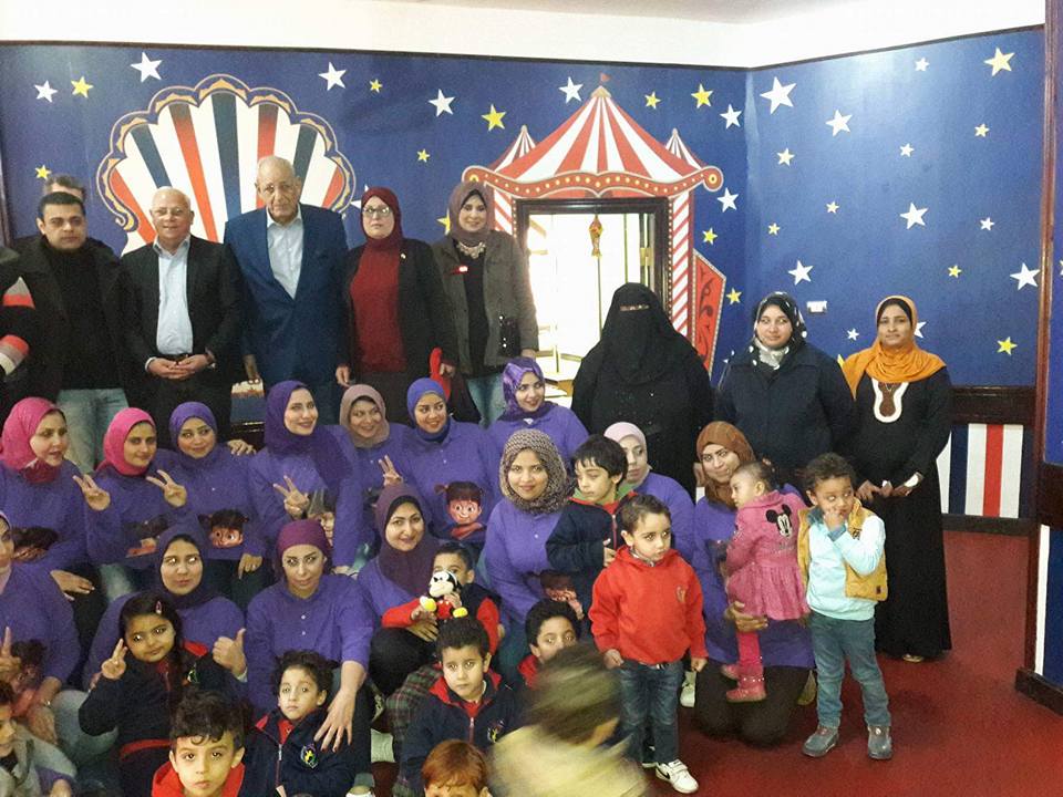 محافظ بورسعيد يقرر صرف 10 ألاف جنيه لعاملين بحضانة