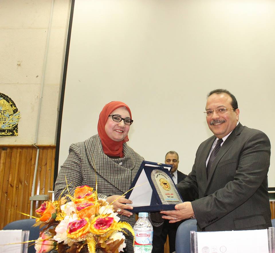 رئيس جامعة طنطا لطلاب الصيدلة: كلكم أولادي وبابي مفتوح أمام الجميع