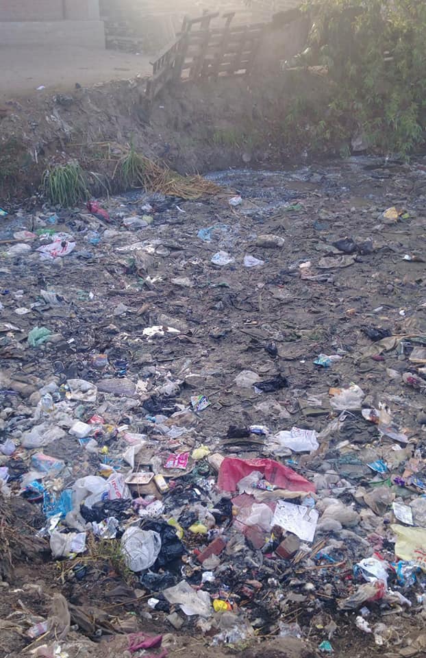 استياء وغضب عارم من أهالي « منطقة البحات بقليوب البلد » بسبب انتشار القمامه وتلوث الترعه