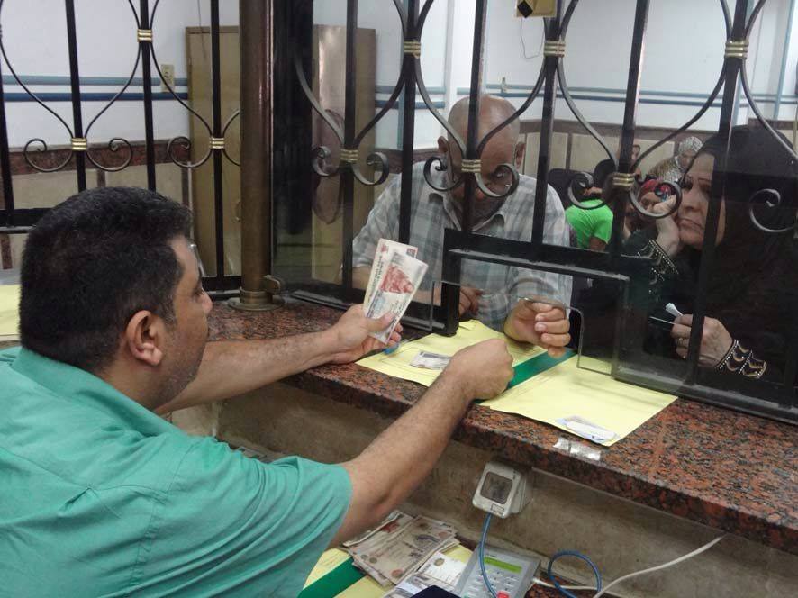 التضامن : ٣٥٧ ألف صاحب معاش يصرفون ٥١٠ مليون جنيه في أول يوم للصرف