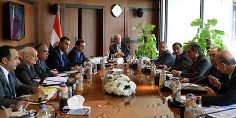 اسماعيل يتابع مشروع توصيل الغاز للمنازل