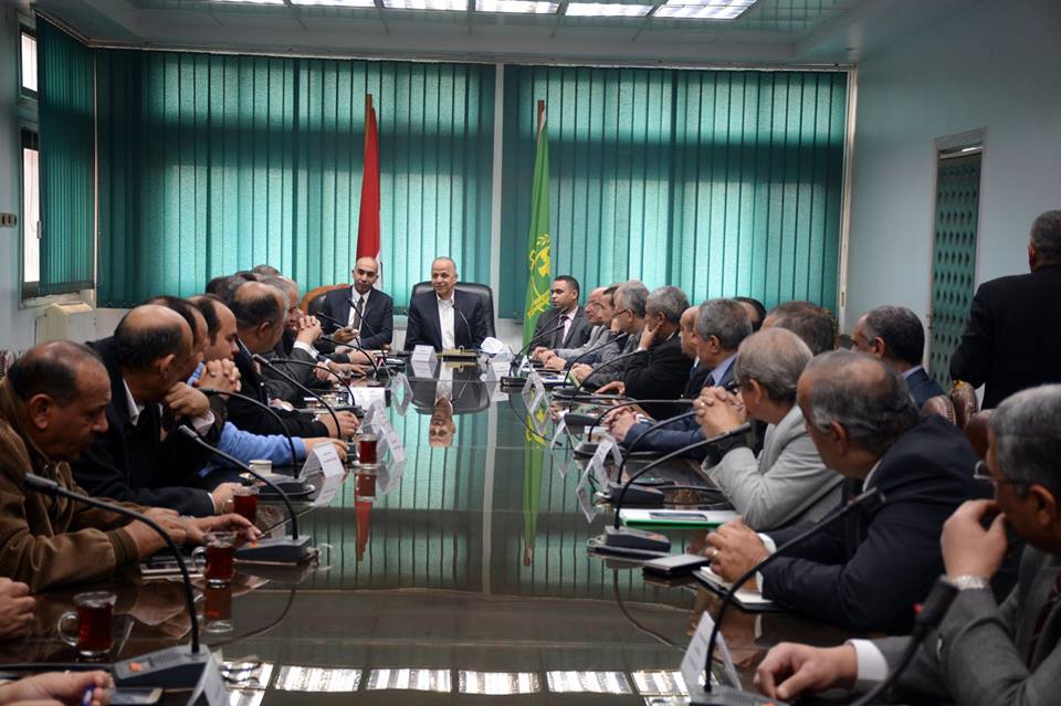 محافظ القليوبية يجتمع بالشركات القابضة بالمحافظة