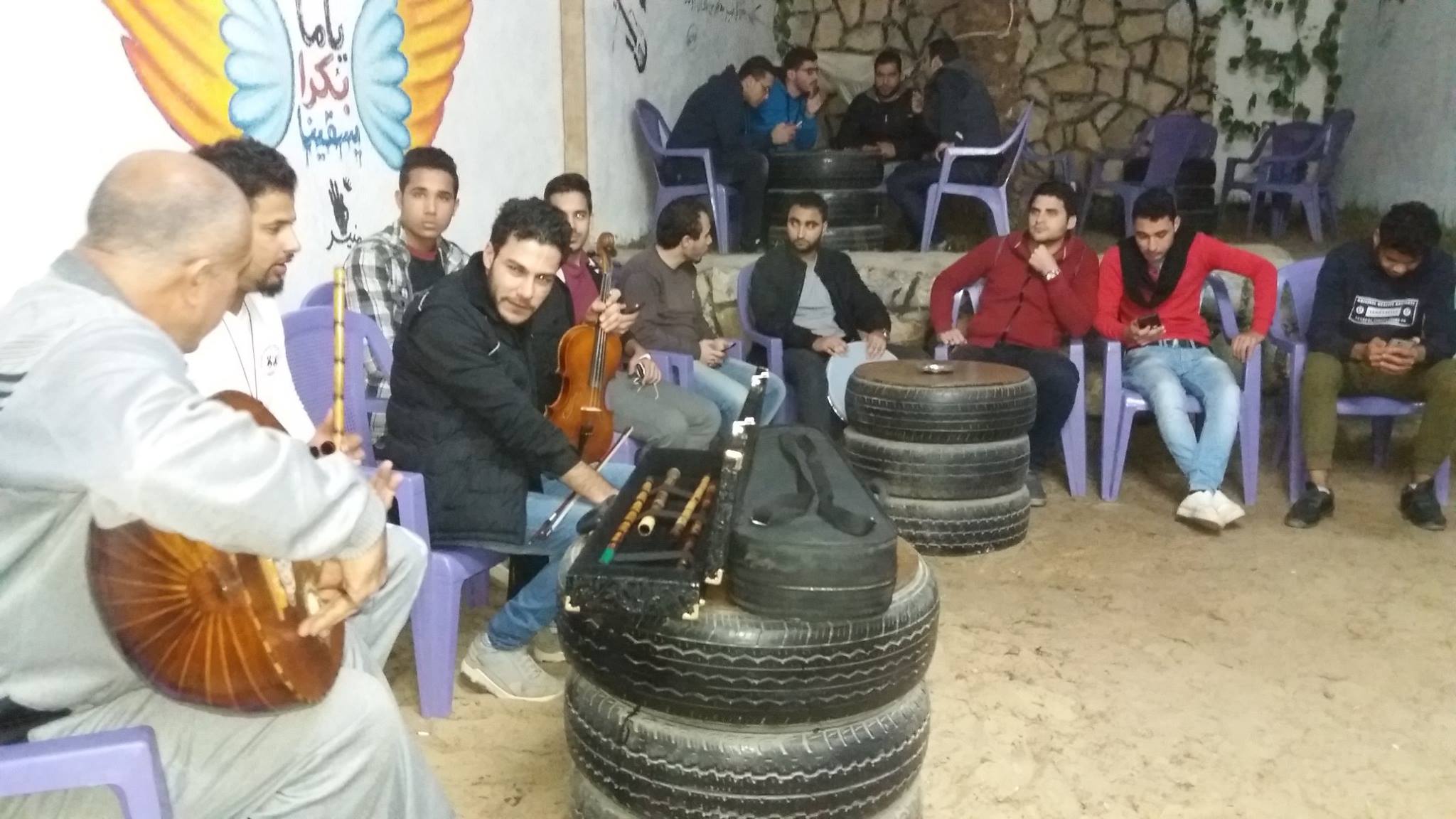 سهرات فنية وأمسيات شعرية بكافتريا الركن بالعريش