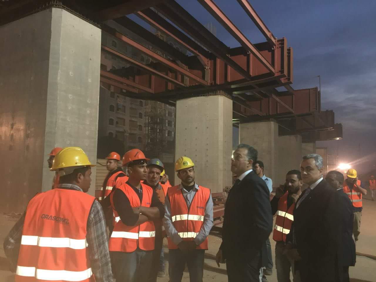 وزير النقل في جولة مفاجئة لعدد من محطات  الجزء الثاني من المرحلة الرابعة للخط الثالث للمترو ” 4B”