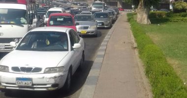 كسر فاصل معدنى أعلى كوبرى أكتوبر يتسبب في كثافات مرورية