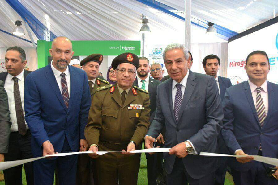 وزير التجارة والصناعة يفتتح أول شبكة شحن للسيارات الكهربائية فى مصر بمحطات شركة وطنية