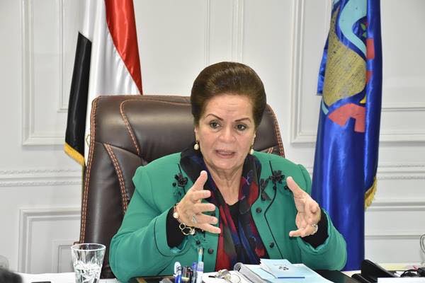 محافظ البحيرة تم تعيين 414 شاب وفتاة و4الاف في الطريق 