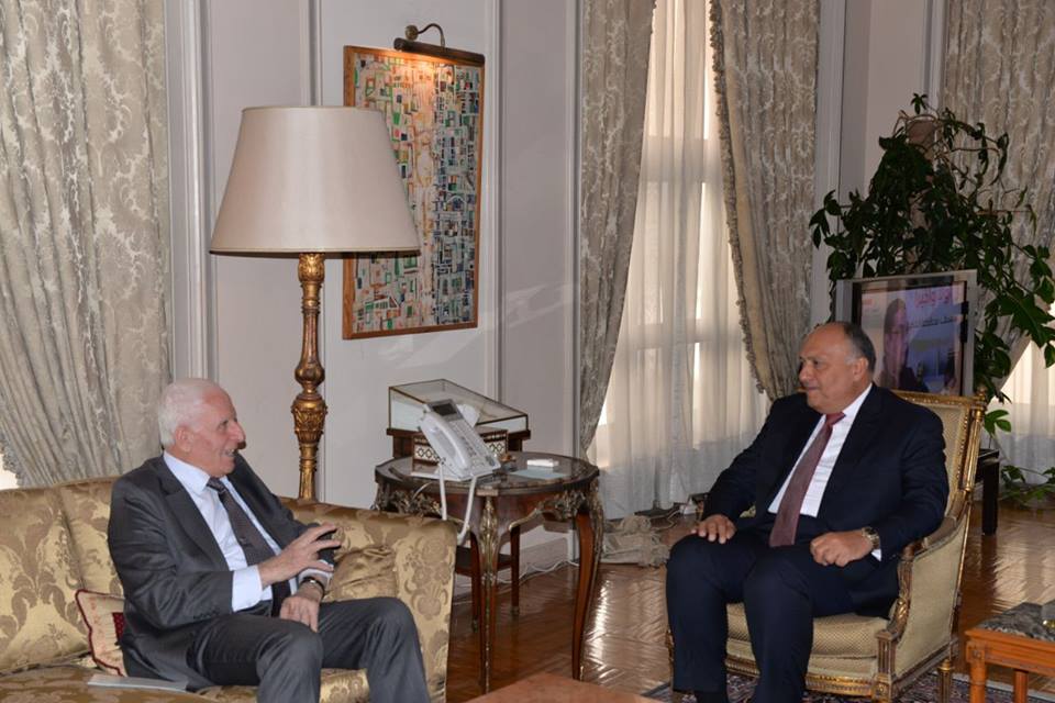 سامح شكري يبحث مع عزام الأحمد آخر مستجدات القضية الفلسطينية