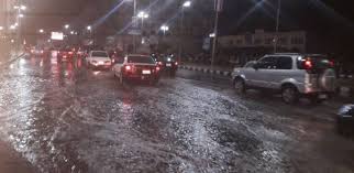 أمطار غزيرة في السويس بالرغم من حركة سير الطرق