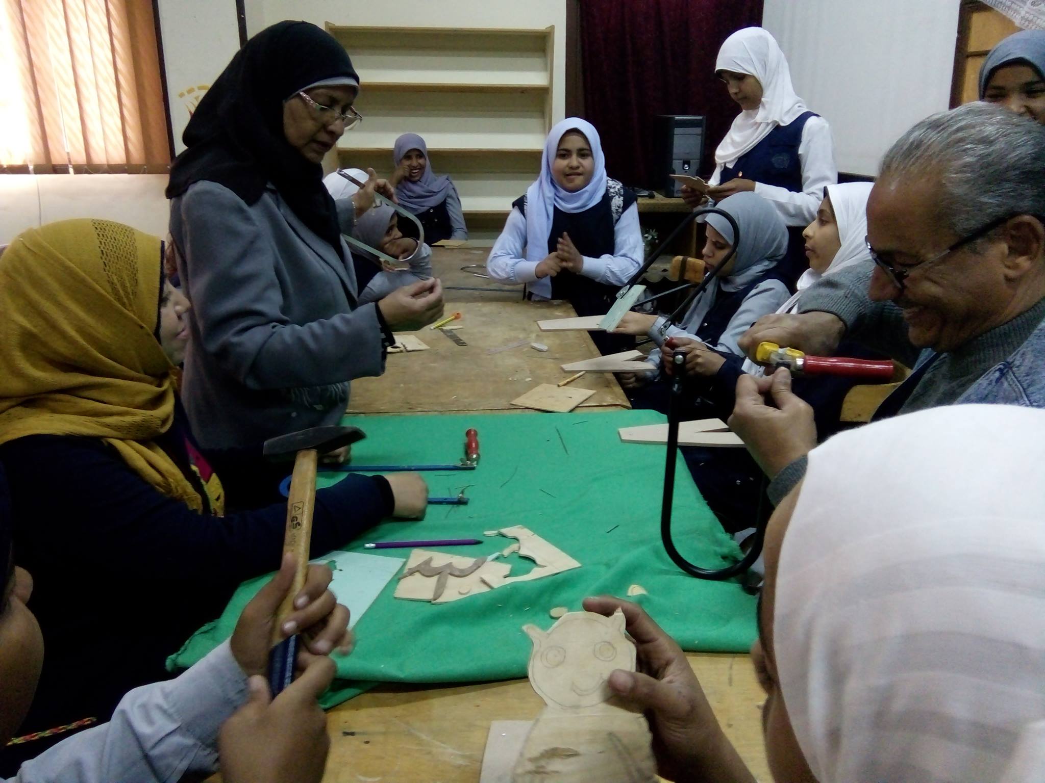 ورشة عمل فنون تشكيلية بمركز قنا الاستكشافى للعلوم