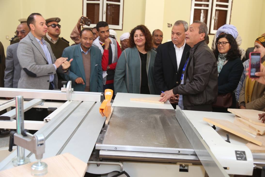 محافظ قنا يفتتح مصنع إنتاج الأثاث المنزلي بقوص