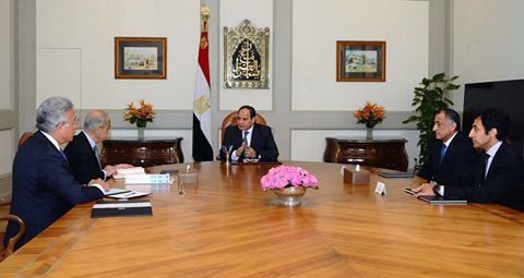 السيسى يجتمع مع رئيس مجلس الوزراء ومحافظ البنك المركزى