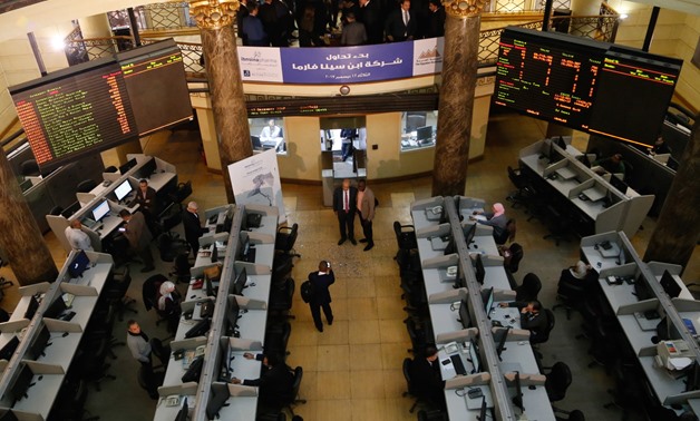 البورصة المصرية تنهي جلسة منتصف الأسبوع على خلفية مختلطة وسط عمليات البيع