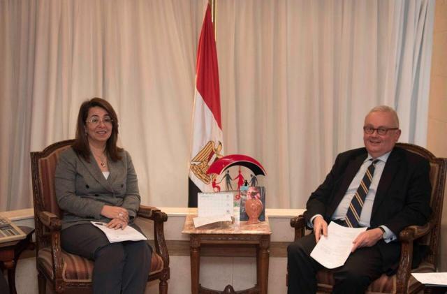 غادة والى تبحث دعم التعاون المشترك مع سفير إيطاليا لدى مصر