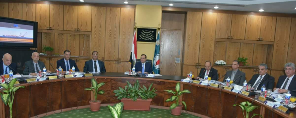وزير البترول يوصي بتوفير كافة الخدمات والدعم للشركات الوطنية