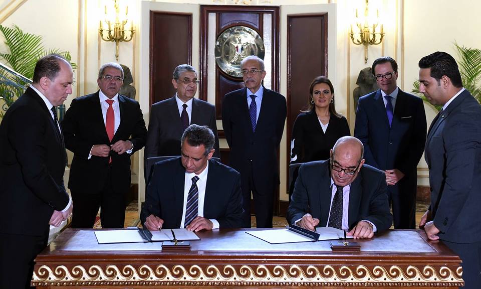 توقيع اتفاقية لإنشاء مزرعة رياح بمنطقة جبل الزيت بخليج السويس