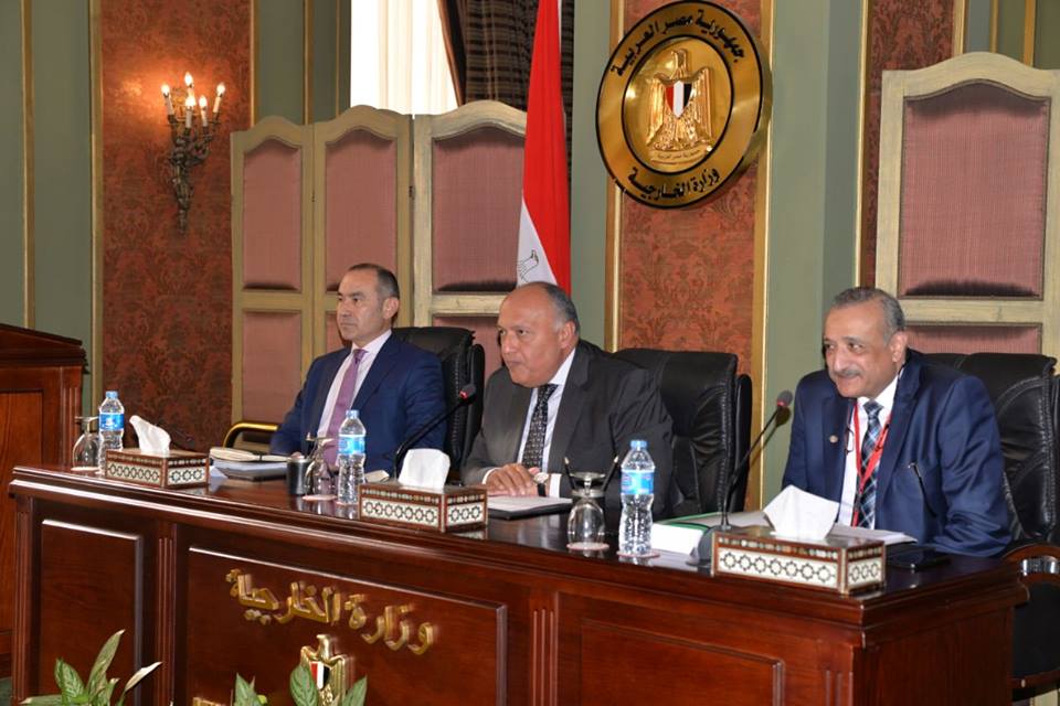 سامح شكري يلتقي دبلوماسيات وزارة الخارجية ويشيد بما يقدمنه من نموذج يدعو للفخر