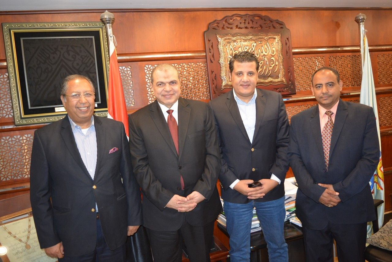 استجابة لتوجيهات الرئيس .. وزير القوى العاملة يتعاون مع ”صناع الخير” لرعاية العمالة المؤقتة