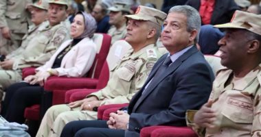 وزير الرياضة يشهد أوبريت حراس الوطن احتفالا يوم الشهيد