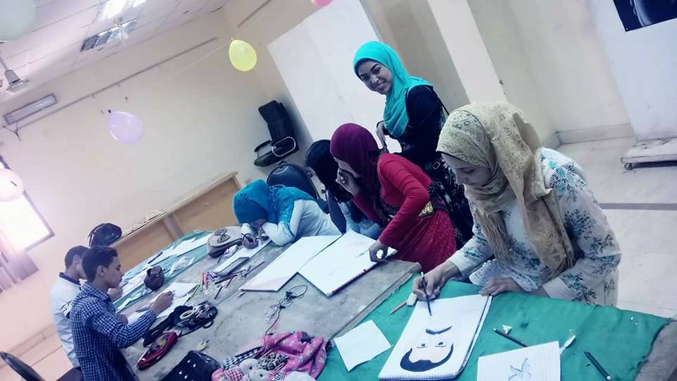 ورشة فنية لرسم البورتريه بقصر طهطا سوهاج