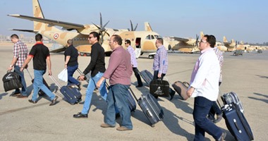 القوات الجوية تنقل القضاة المشرفين على الانتخابات الرئاسية بالأماكن النائية