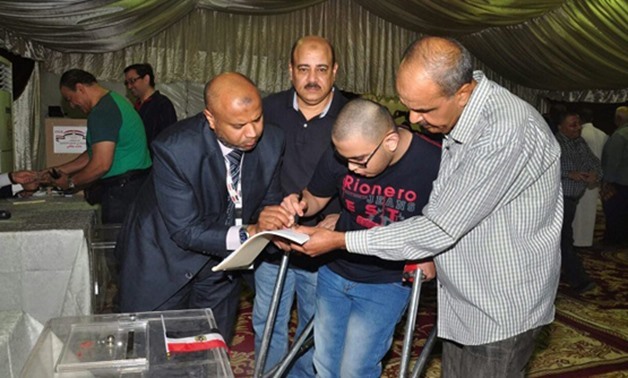 تولي لجنة الانتخابات اهتماما خاصا للمعوقين