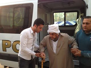 بالصور...أمن كفر الشيخ يستجيب لنداء ”مسن” للادلاء بصوته في الانتخابات ببيلا