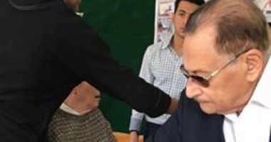 صفوت الشريف يشارك بادلاء صوته في الانتخابات الرئاسية 2018