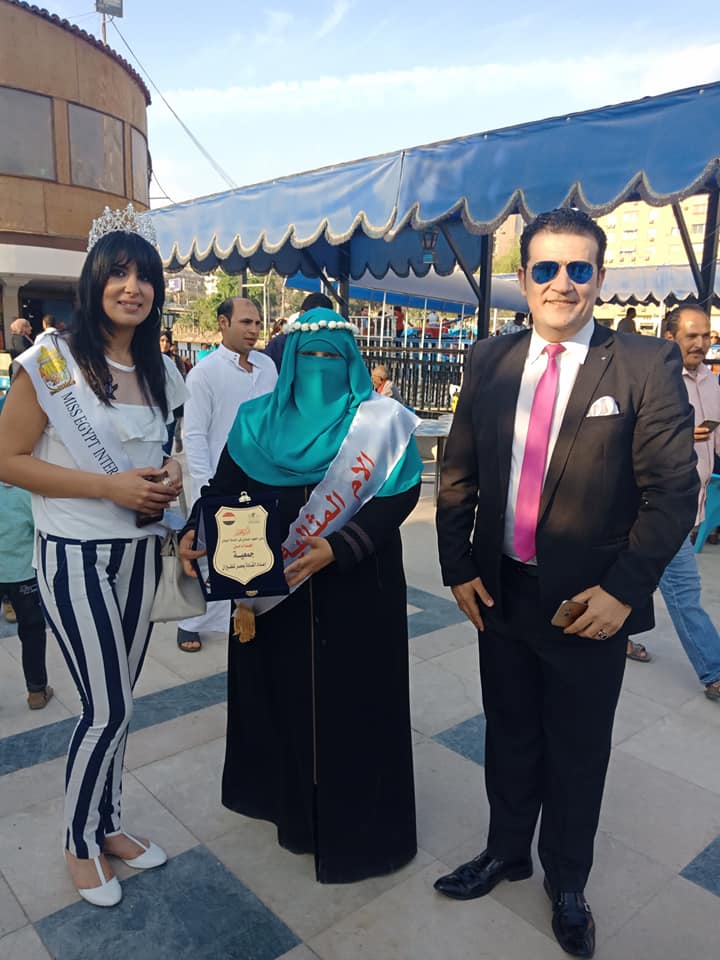 منح ناريمان حسن درع التميز الوطني من جمعية اعداد القادة بمصر للطيران