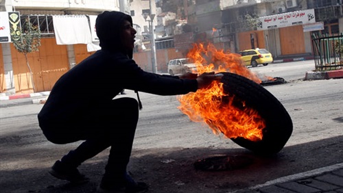 اندلاع مواجهات عنيفة بين فلسطينيين وقوات الاحتلال الإسرائيلي في الخليل