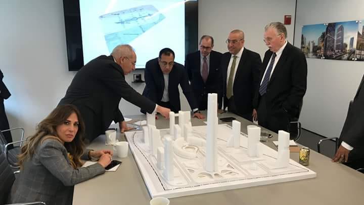 وزير الإسكان يستعرض التصميمات والبرنامج الزمنى لتنفيذ منطقة الأعمال المركزية بالعاصمة الإدارية