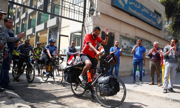 الفيفا يثني على رحلة الدراج المصري إلى روسيا