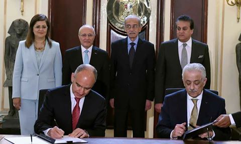 رئيس مجلس الوزراء يشهد توقيع عقود تعاون في مجال التعليم