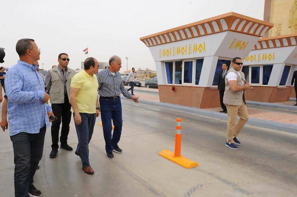 الرئيس السيسى يتفقد طريق القاهرة العين السخنة
