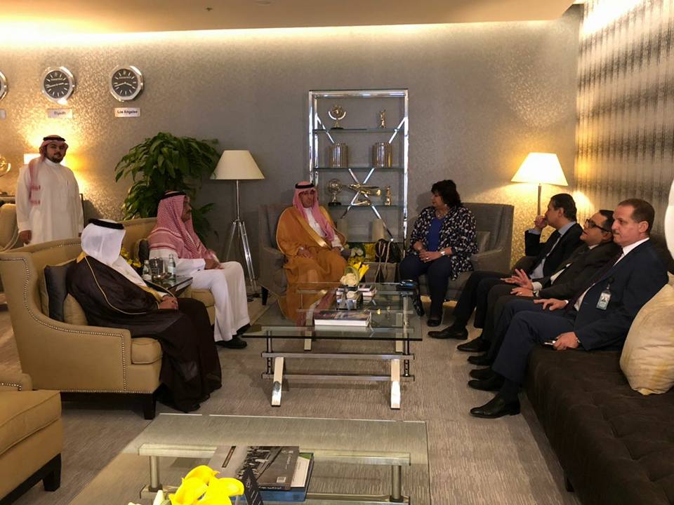 وزير الثقافة السعودي يستقبل نظرته المصرية في مطار الملك خالد الدولي بالرياض