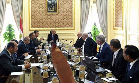 رئيس الوزراء يؤكد علي أهمية الإستفادة من الخبرات المتوفرة لدي الشركات الدولية في مجال تطوير وإدارة الموانيء