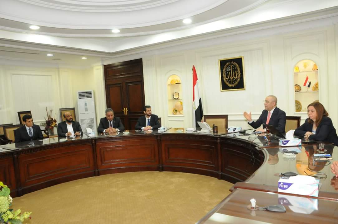 مسئولو وزارة الإسكان يعرضون على وفد سعودى التجربة المصرية فى التنمية العمرانية