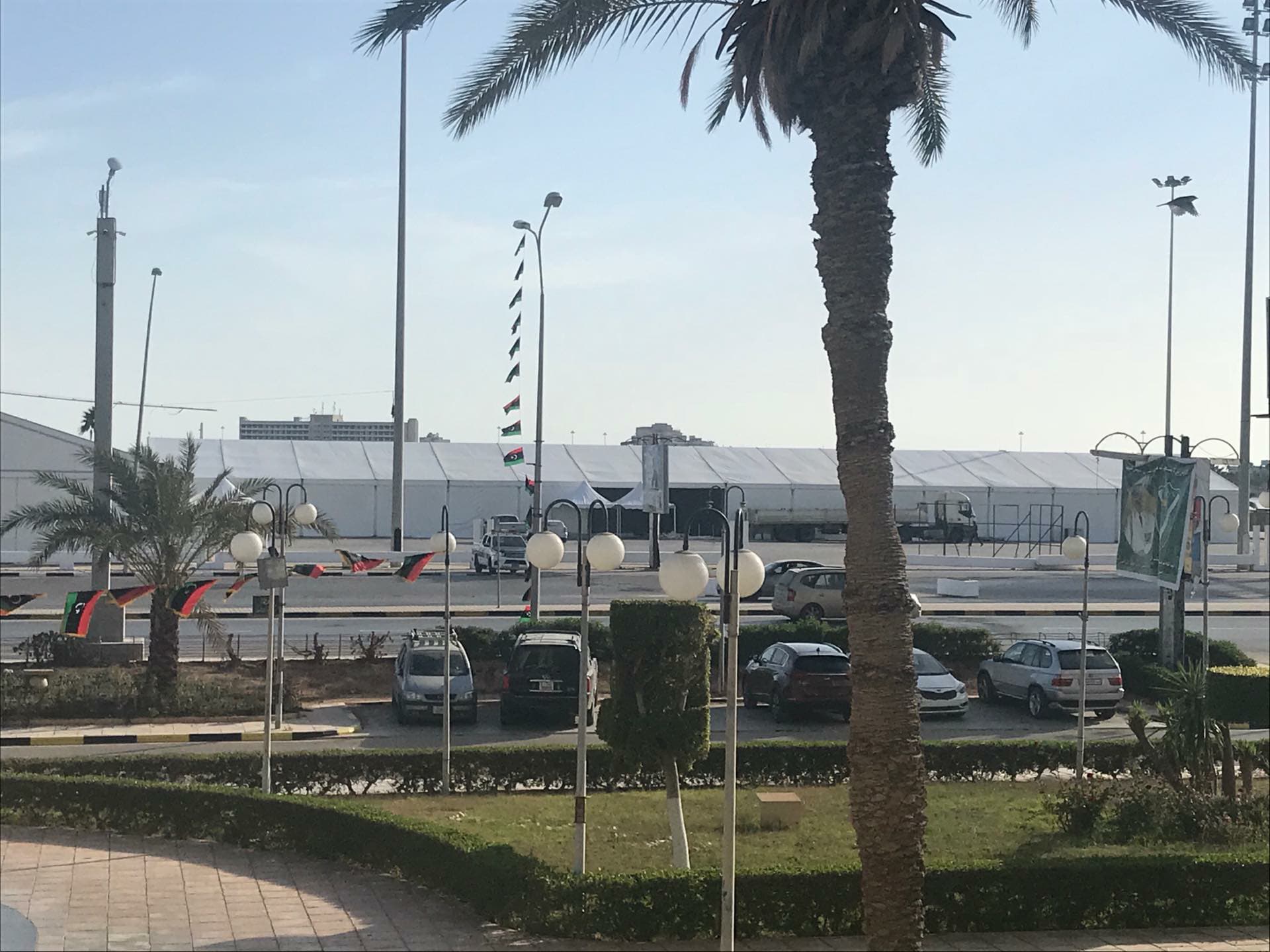 الانتهاء من الاستعدادات الأخيرة لمعرض صنع في سوريا بمدينة بنغازي