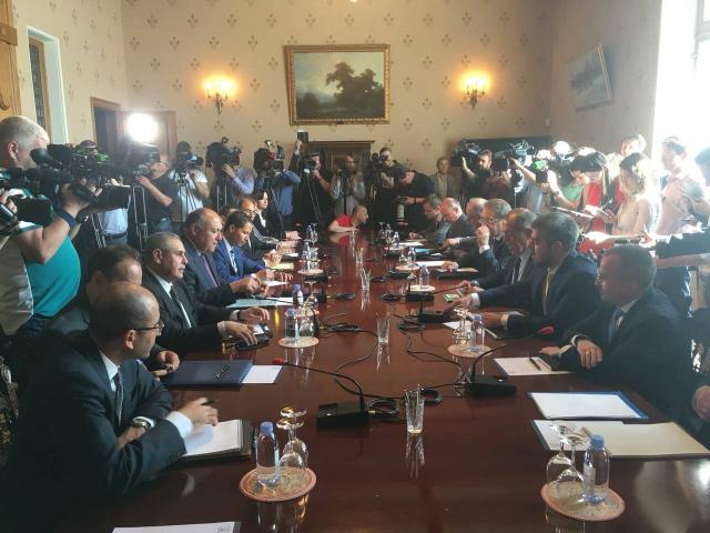 وزيرا خارجية مصر وروسيا يعقدان جلسة مشاورات بين البلدين
