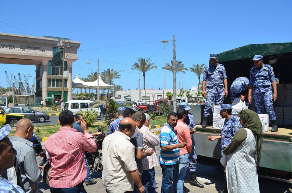 القوات المسلحة تطرح 2 مليون وسبعمائة ألف عبوة غذائية بالمناطق الأكثر إحتياجا