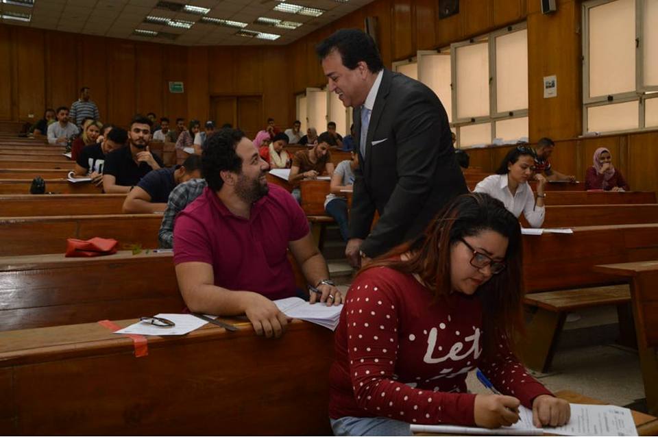 وزير التعليم العالي والبحث العلمي يتفقد سير أعمال الامتحانات بجامعة عين شمس