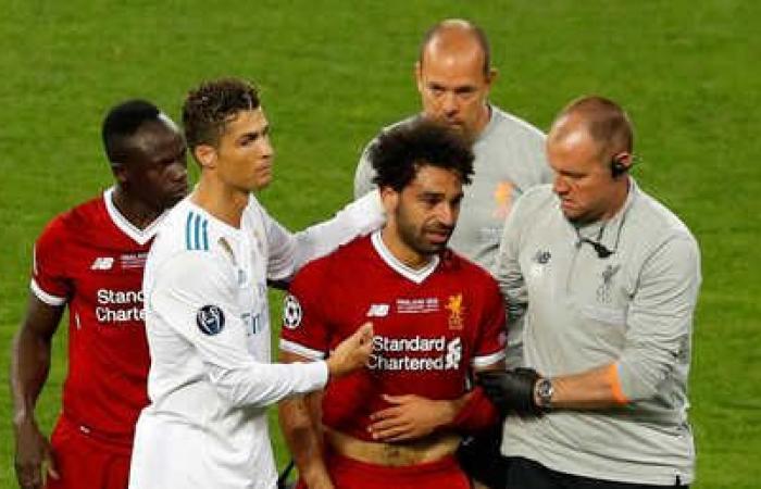 شاهد بالفيديو محمد صلاح يغادر ملعب نهائى دورى الأبطال بعد الإصابة