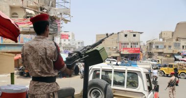 الجيش اليمنى يؤكد أنه يسعي لاستعادة الميناء والمطار في الحديدة