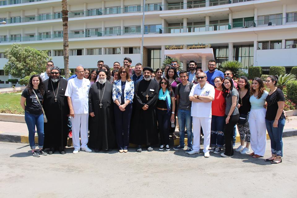 وفد من شباب مصر بالخارج يزور مصابى العمليات بالمجمع الطبى للقوات المسلحة بالمعادى