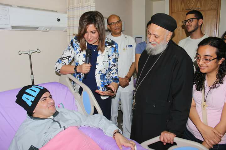 وفد من شباب مصر بالخارج يزور مصابى العمليات بالمجمع الطبى للقوات المسلحة