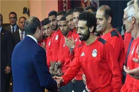 السيسي يستقبل المنتخب في الإتحادية قبل السفر إلى روسيا