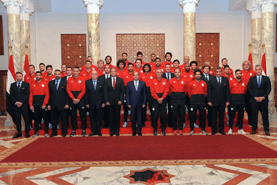 بالصور .. السيسى يحث بعثة الفراعنة بالمزيد من الانجازات فى كأس العالم