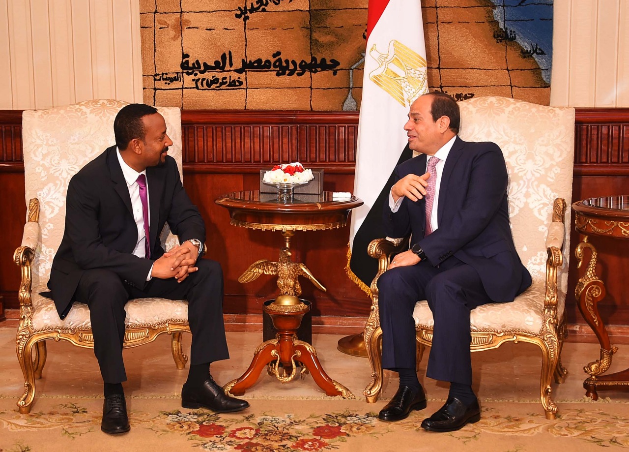 لقاء الرئيس السيسى مع رئيس وزراء إثيوبيا لتوديعه بمطار القاهرة