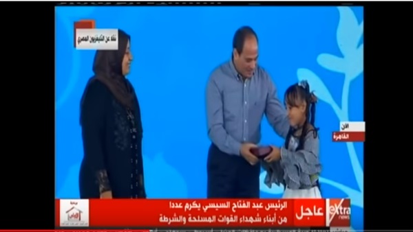 بالفيديو .. السيسى يكرم أبناء الشهداء باحتفالية عيد الفطر